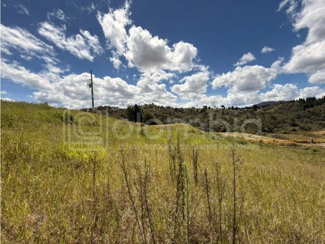 Lote en venta en La Mosquita, Guarne, 2244 m² · foto 4 de 10