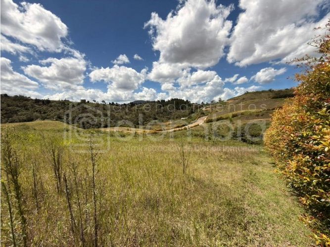 Lote en venta en La Mosquita, Guarne, 2244 m² · foto 5 de 10