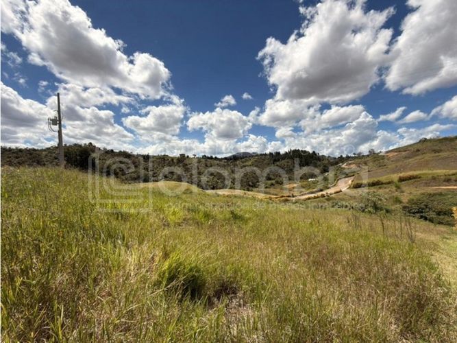 Lote en venta en La Mosquita, Guarne, 2244 m² · foto 7 de 10