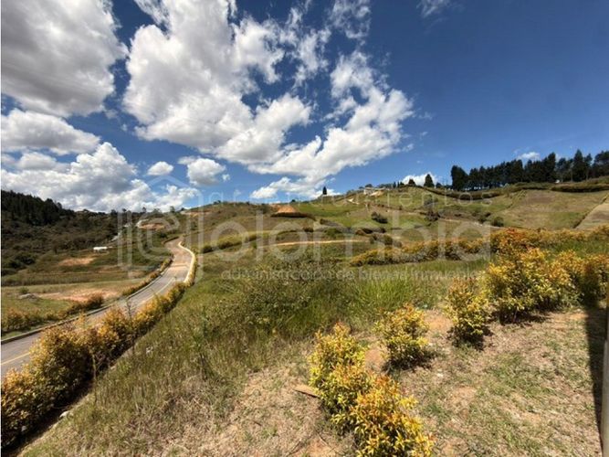 Lote en venta en La Mosquita, Guarne, 2244 m² · foto 9 de 10