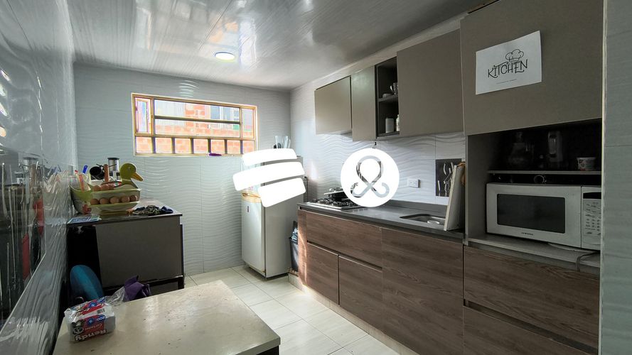 Casa de 9 alcobas en venta en Cerros De Suba, Bogotá, 192 m² · foto 3 de 20