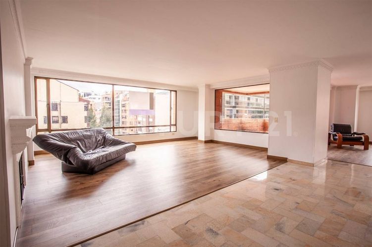 Apartamento de 3 alcobas en venta en Chico, Bogotá, 286 m² · foto 3 de 24