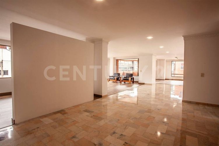 Apartamento de 3 alcobas en venta en Chico, Bogotá, 286 m² · foto 6 de 24