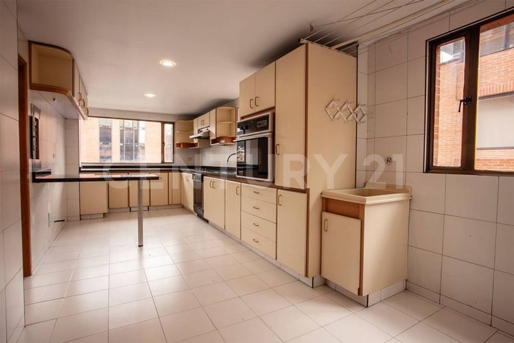 Apartamento de 3 alcobas en venta en Chico, Bogotá, 286 m² · foto 7 de 24