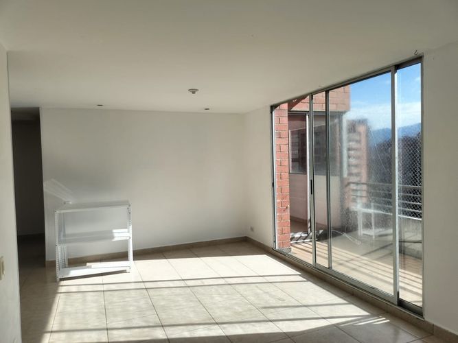 Apartamento de 3 alcobas en arriendo en El Poblado, Medellín, 151 m² · foto 7 de 18