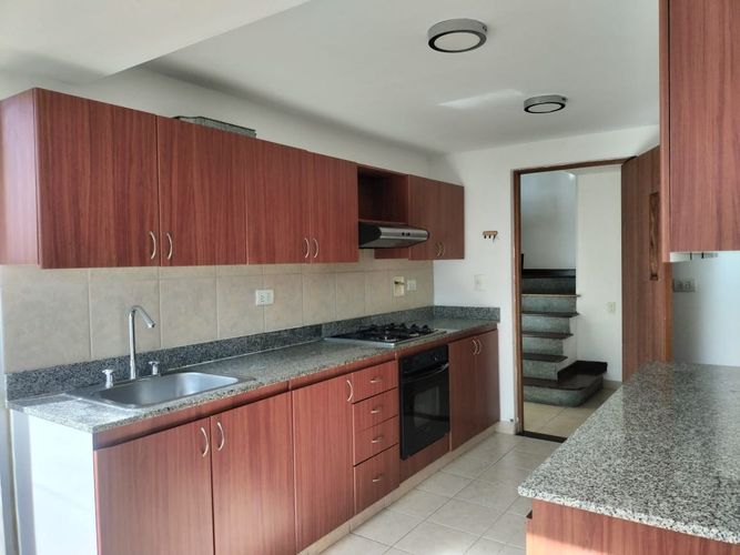 Apartamento de 3 alcobas en arriendo en El Poblado, Medellín, 151 m² · foto 8 de 18
