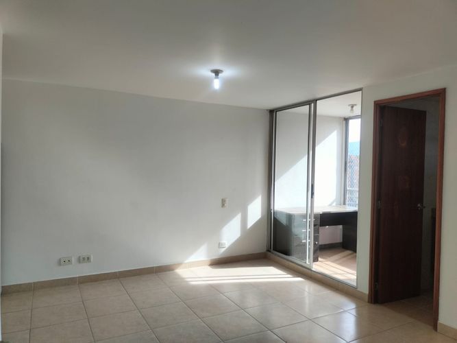 Apartamento de 3 alcobas en arriendo en El Poblado, Medellín, 151 m² · foto 10 de 18