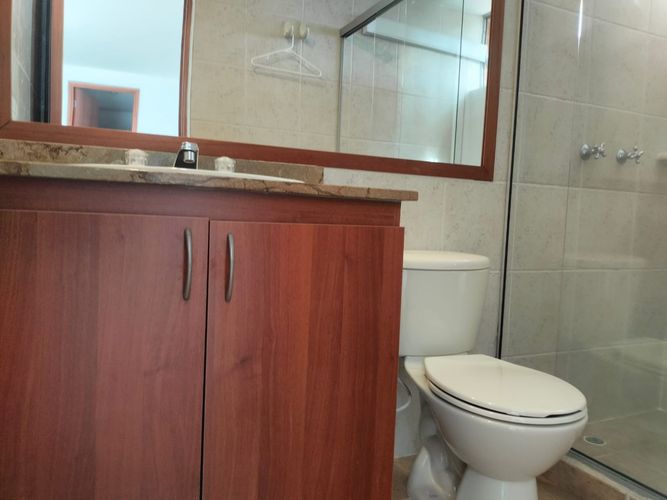 Apartamento de 3 alcobas en arriendo en El Poblado, Medellín, 151 m² · foto 16 de 18