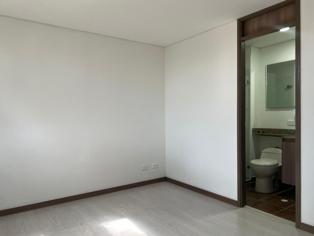 Apartamento en arriendo en Uribe Angel, Envigado · foto 13 de 18