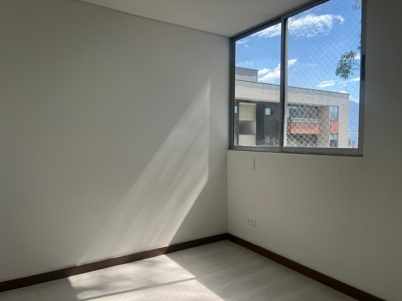 Apartamento en arriendo en Uribe Angel, Envigado · foto 3 de 18