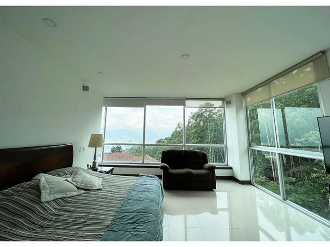 Casa de 6 alcobas en venta en Las Palmas, Medellín, 520 m² · foto 4 de 11