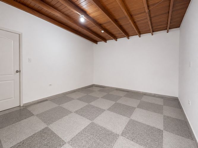 Casa de 5 alcobas en arriendo en Laureles, Medellín, 202 m² · foto 7 de 18