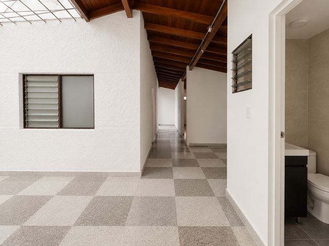 Casa de 5 alcobas en arriendo en Laureles, Medellín, 202 m² · foto 9 de 18