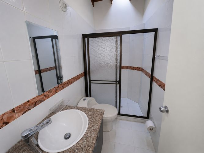 Casa de 5 alcobas en arriendo en Laureles, Medellín, 202 m² · foto 16 de 18