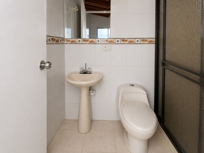 Casa de 5 alcobas en arriendo en Laureles, Medellín, 202 m² · foto 17 de 18