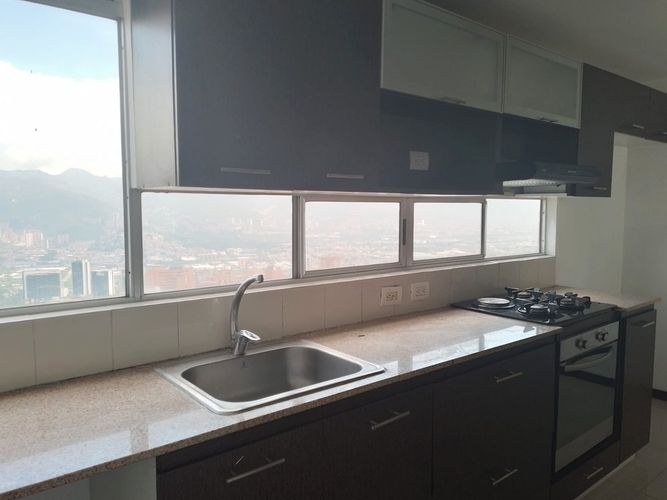 Apartamento de 3 alcobas en arriendo en San Lucas, Medellín, 135 m² · foto 6 de 18