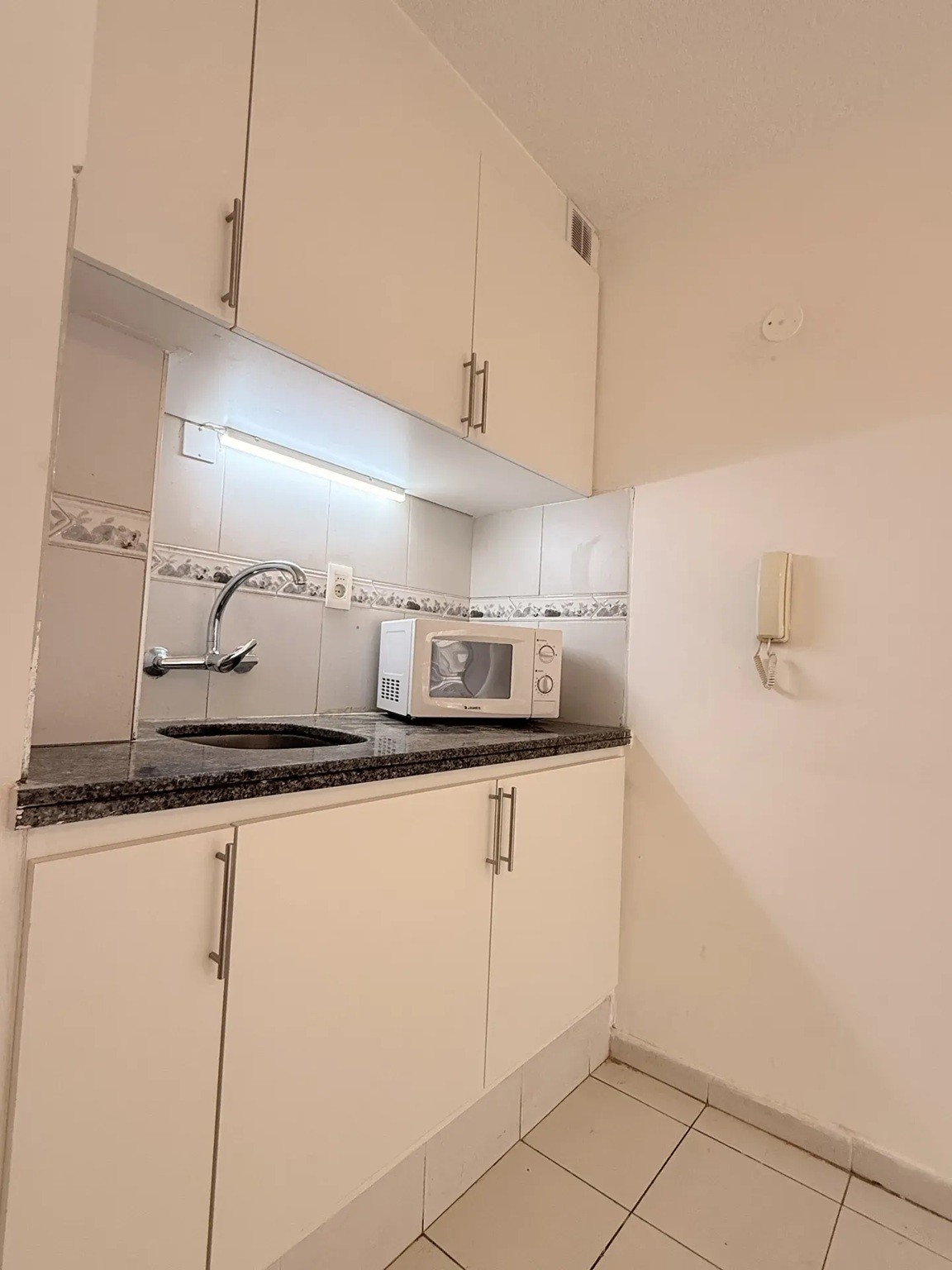 ALQUILER EN PUNTA CARRETAS, 1 DORMITORIO, PISO 2 AL FRENTE, SALON DE USO COMUN, GYM, SEGURIDAD 24HS · Foto 3