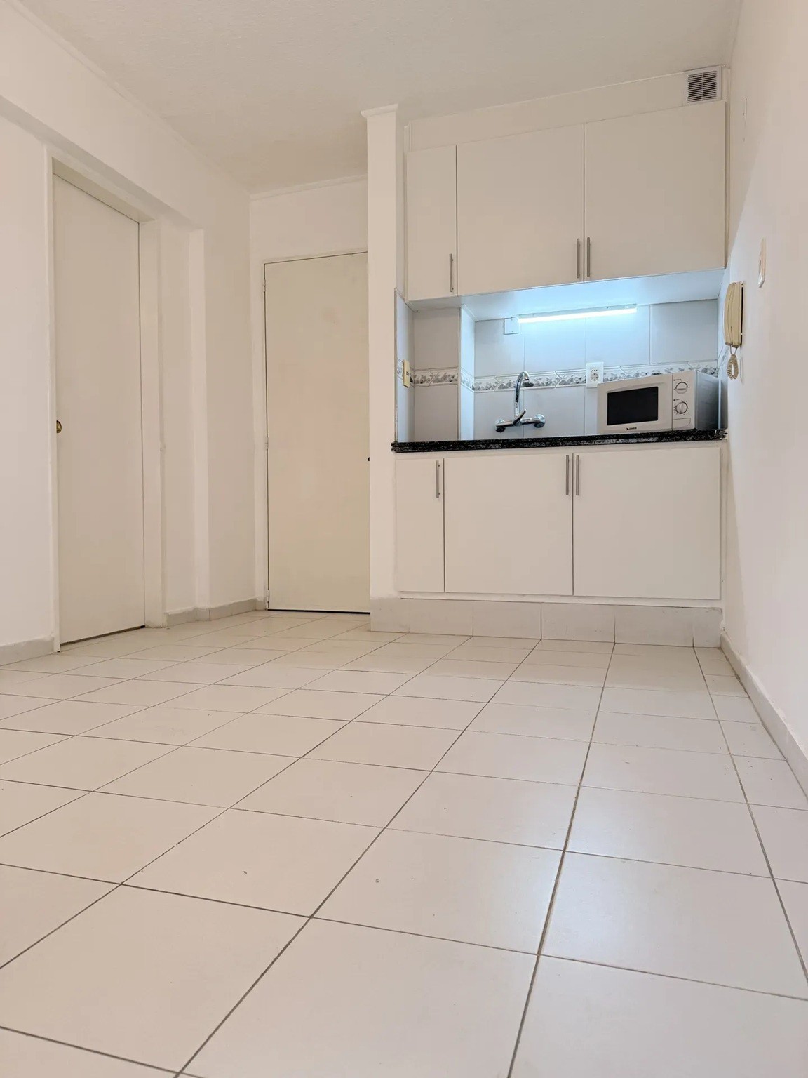 ALQUILER EN PUNTA CARRETAS, 1 DORMITORIO, PISO 2 AL FRENTE, SALON DE USO COMUN, GYM, SEGURIDAD 24HS · Foto 8