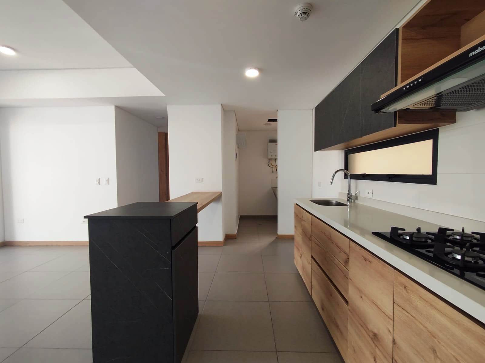 Apartamento en venta en Pinares, Pereira · foto 2 de 16
