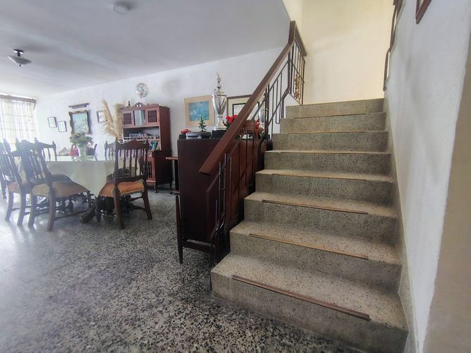 Casa de 5 alcobas en venta en San Francisco, Bucaramanga, 280 m² · foto 3 de 24