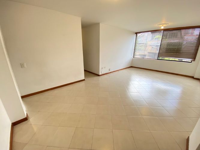 Apartamento de 2 alcobas en arriendo en Los Balsos, Medellín, 76 m² · foto 2 de 11