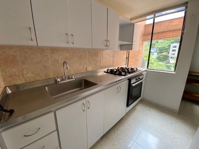 Apartamento de 2 alcobas en arriendo en Los Balsos, Medellín, 76 m² · foto 3 de 11