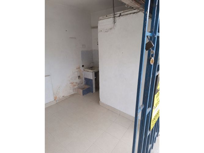 Local en arriendo en Campo Valdes No.1, Medellín, 9 m² · foto 2 de 4