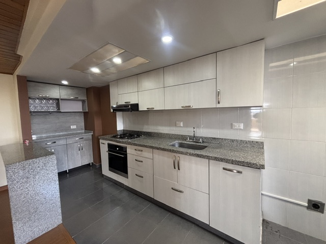 Apartamento en venta en Los Cedros, Bogotá · foto 6 de 23
