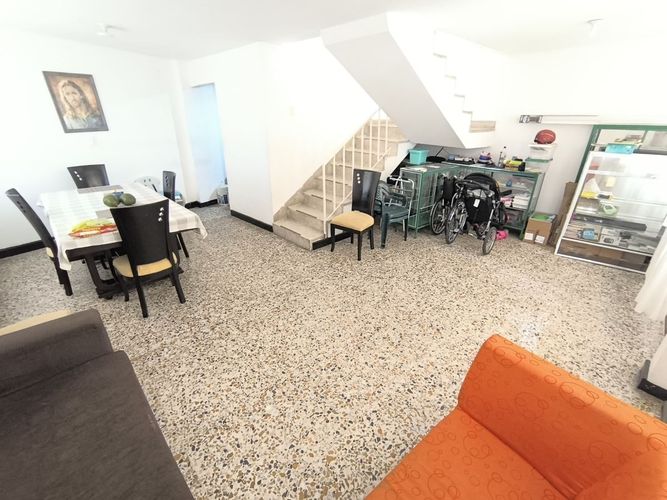Casa de 6 alcobas en venta en Bolarqui, Bucaramanga, 310 m² · foto 4 de 17