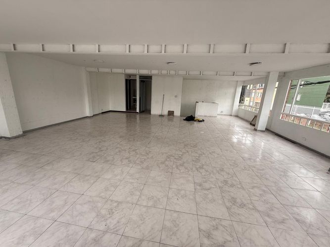 Casa de 4 alcobas en venta en Bolivia, Bogotá, 420 m² · foto 8 de 24