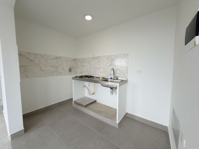 Apartamento de 2 alcobas en venta en La Magnolia, Madrid, 49 m² · foto 3 de 11