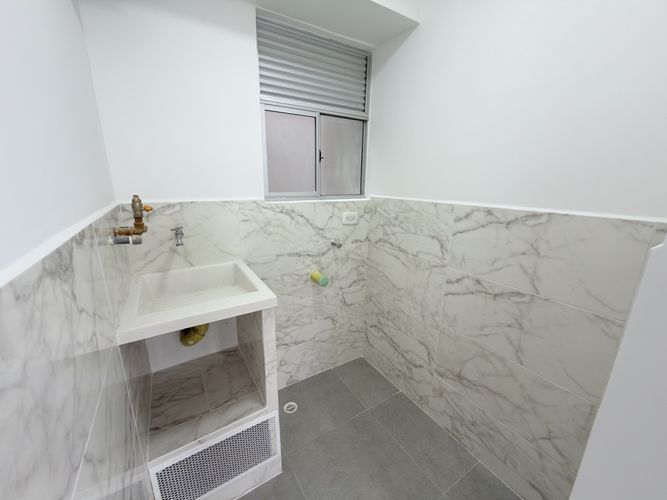 Apartamento de 2 alcobas en venta en La Magnolia, Madrid, 49 m² · foto 5 de 11