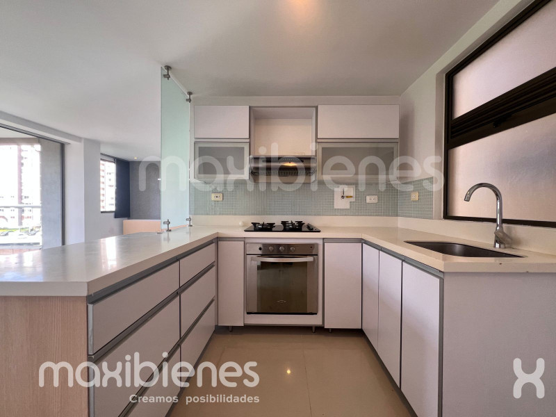 Apartamento en arriendo en El Poblado, Medellín · foto 2 de 15