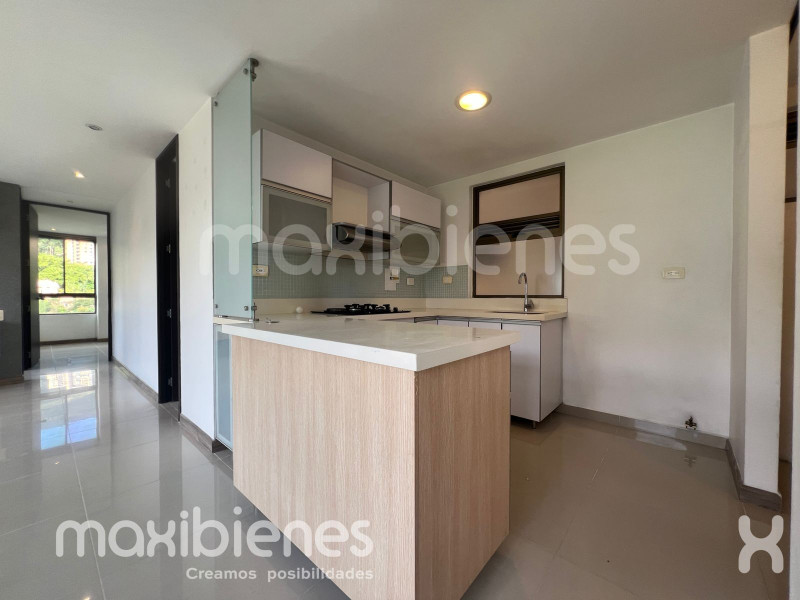 Apartamento en arriendo en El Poblado, Medellín · foto 3 de 15