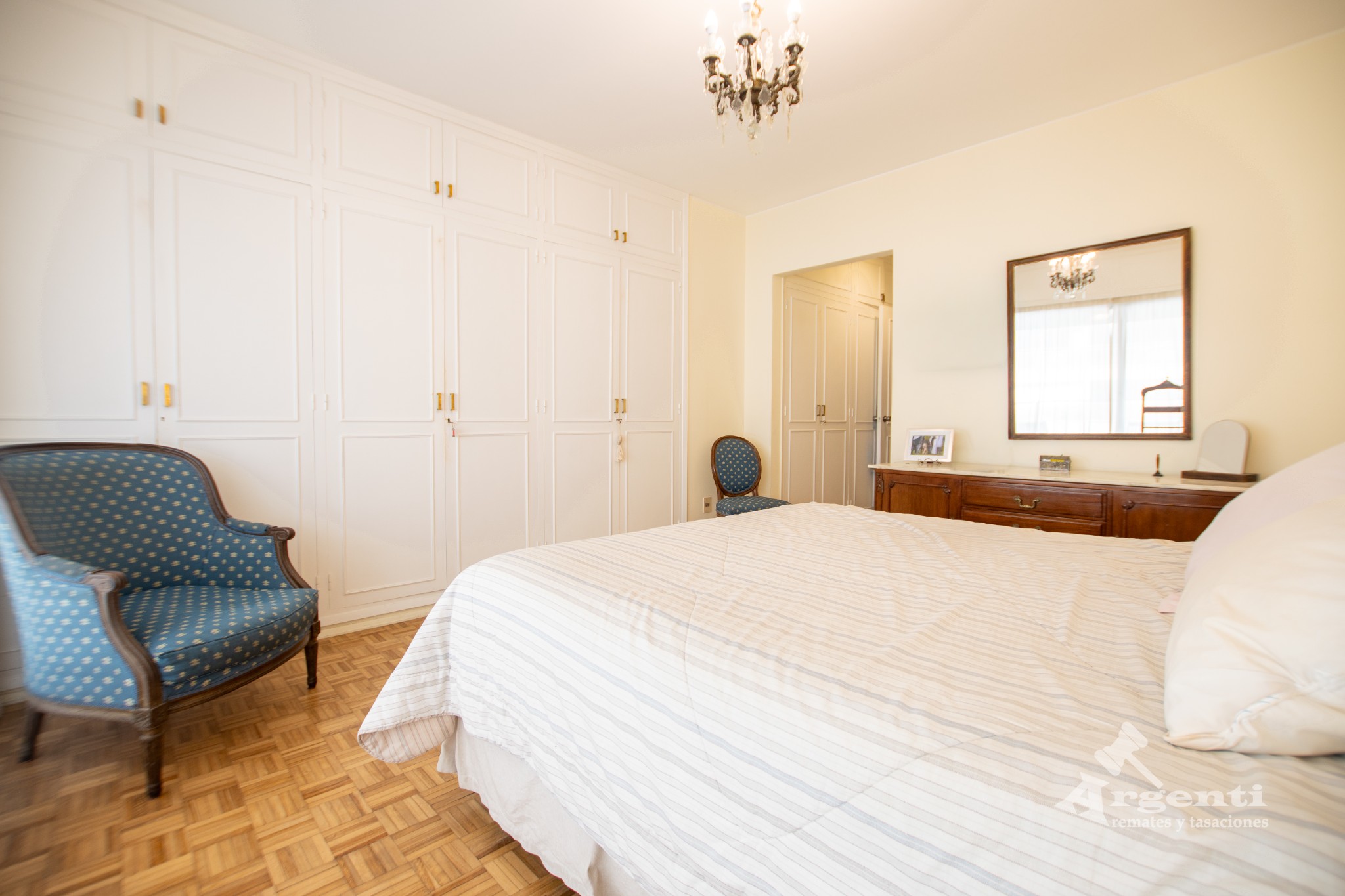 Venta espectacular Apartamento en Punta Carretas - 3 dorm., 2 baños (1 en suite), servicio completo, garaje. - Więcej