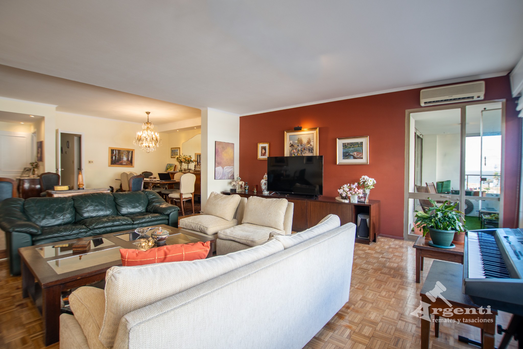Venta espectacular Apartamento en Punta Carretas - 3 dorm., 2 baños (1 en suite), servicio completo, garaje. - Widok 2