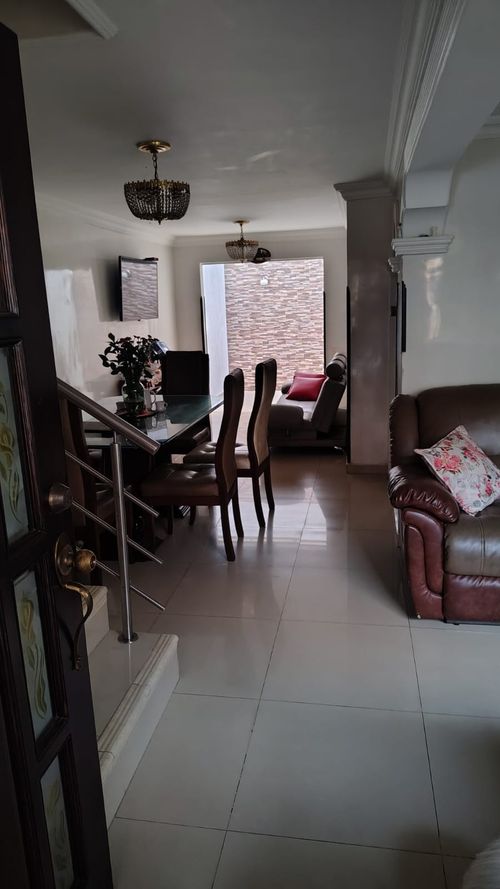 Casa de 4 alcobas en venta en Lagos Del Cacique, Bucaramanga, 220 m² · foto 2 de 23