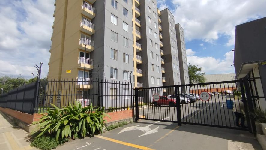 Apartamento de 2 alcobas en venta en Zona Industrial, Yumbo, 63 m² · foto 2 de 24