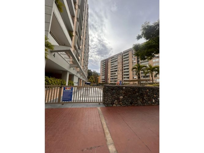 Apartamento de 4 alcobas en venta en Conjunto Residencial Patios De La Flora, Cali, 150 m² · foto 13 de 24