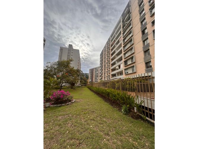 Apartamento de 4 alcobas en venta en Conjunto Residencial Patios De La Flora, Cali, 150 m² · foto 19 de 24