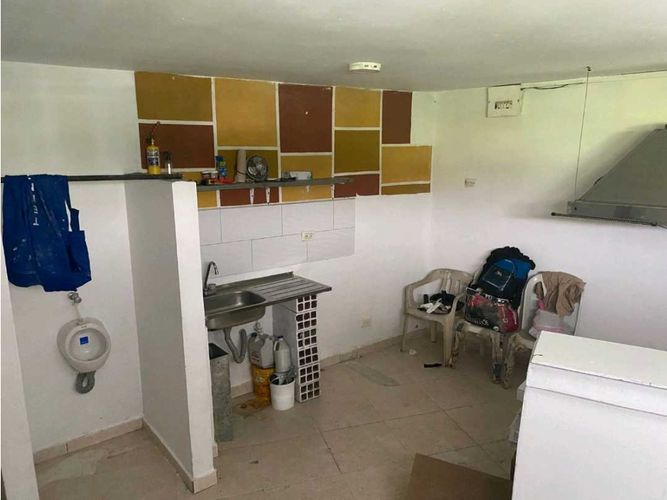 Local en arriendo en Loma De La Doctora, Sabaneta, 14 m² · foto 2 de 5