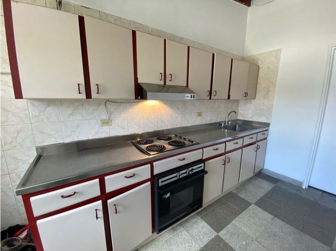 Local en arriendo en Simon Bolivar, Medellín, 180 m² · foto 2 de 23