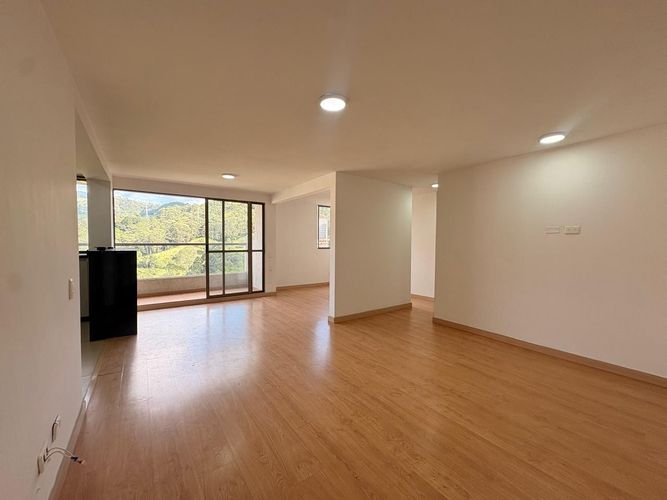 Apartamento de 2 alcobas en venta en Entre Amigos, Sabaneta, 74 m² · foto 2 de 14
