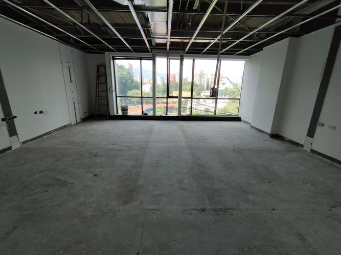 Oficina en arriendo en El Poblado, Medellín, 44 m² · foto 2 de 6