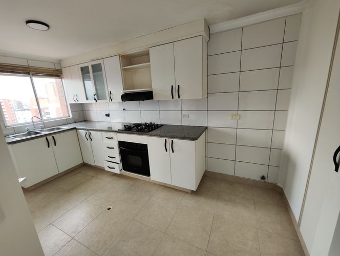 Apartamento de 3 alcobas en arriendo en Laureles, Medellín, 180 m² · foto 2 de 20
