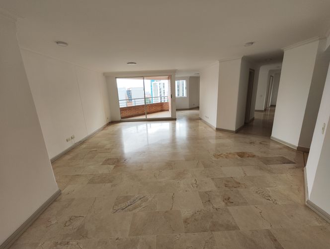 Apartamento de 3 alcobas en arriendo en Laureles, Medellín, 180 m² · foto 4 de 20