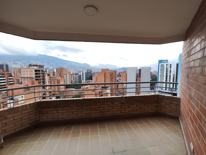 Apartamento de 3 alcobas en arriendo en Laureles, Medellín, 180 m² · foto 6 de 20
