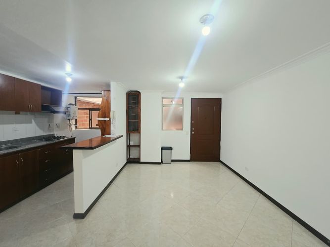 Apartamento de 3 alcobas en venta en Miravalle, Medellín, 63 m² · foto 4 de 19