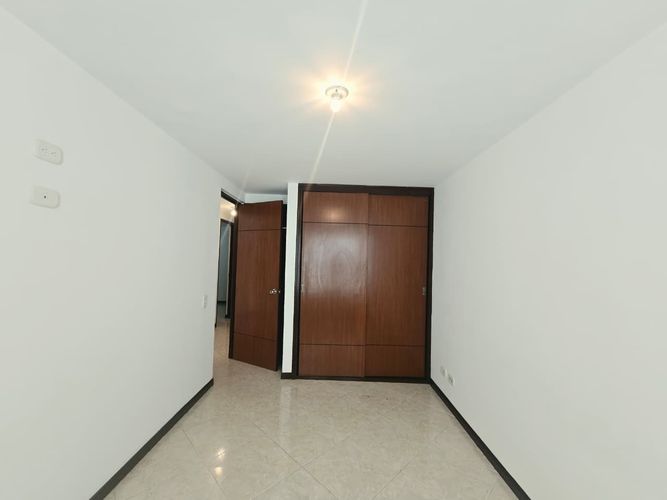 Apartamento de 3 alcobas en venta en Miravalle, Medellín, 63 m² · foto 11 de 19