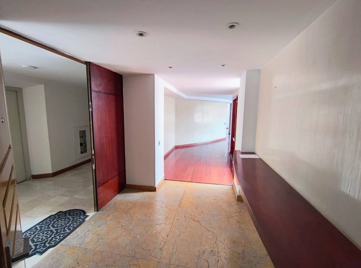 Apartamento en venta en Santa Barbara Occidental, Bogotá · foto 4 de 24
